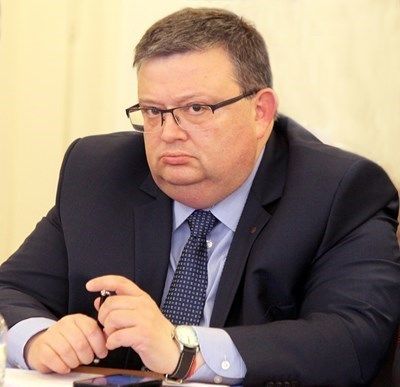 Главният прокурор: Уважавам птиците и хората, но хората са ми по-скъпи