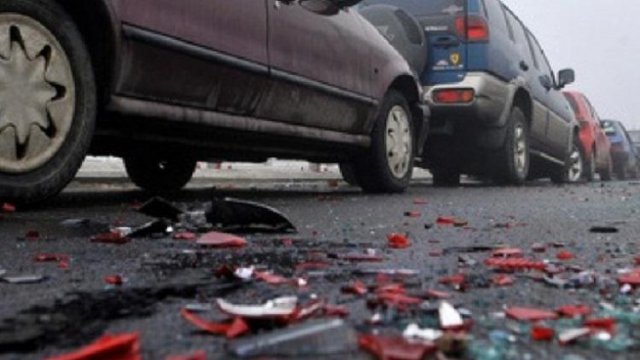 4 коли се удариха във верижна катастрофа на Асеновградско