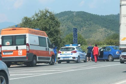 Шофьор от Омуртаг излетя в канавка и загина на място, спътничката му се размина
