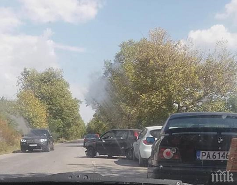 Тежка катастрофа на край Пловдив, три коли се размазаха (СНИМКА)
