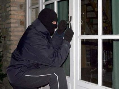 Маскирани нахлуха в къща и ограбиха жена в Дончево