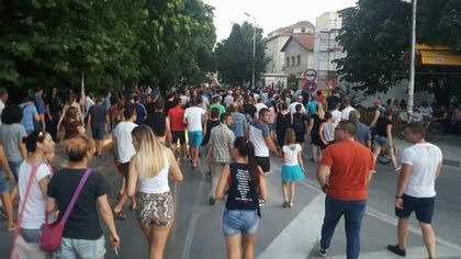 Протестиращите аплодират жандармерията в Асеновград