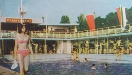 Плаващ басейн на кея в Русе