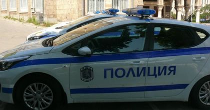 Безчинство в Ихтиман: Патрулки преследват келеш с „Мерцедес“ в кв. „Изгрев“, но тумба се нахвърли на полицаите и стана страшно