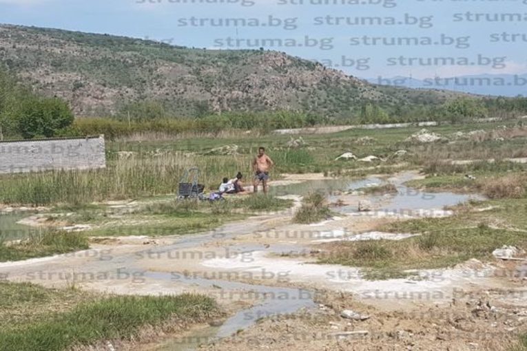 Семейство роми изгониха курортистите в Рупите