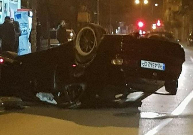 20-годишен с Тойота се обърна по таван