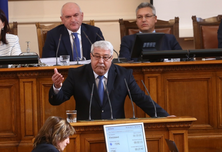 Спас Гърневски от ГЕРБ: Славчо Велков е шут на БСП, Нинова взе 