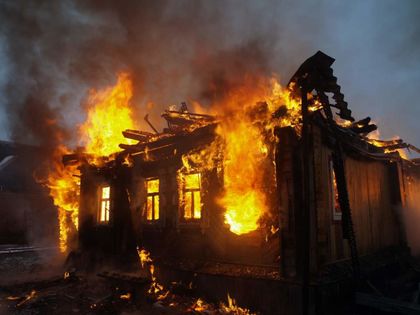 От последните минути! Огнен ад в Кюстендилско! Снощи са изгорели седем къщи и три плевни