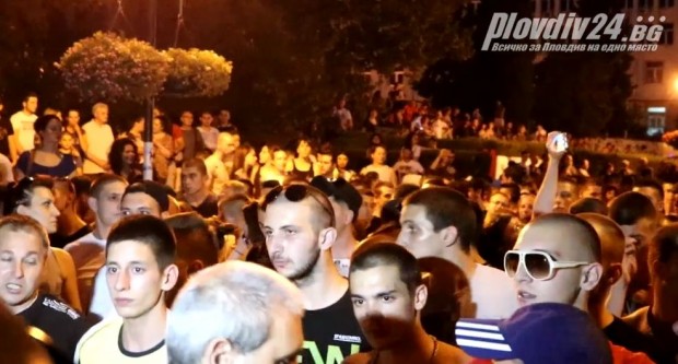 Химнът на България, "Българи, юнаци" и "На сапун" белязаха народното недоволство в Асеновград