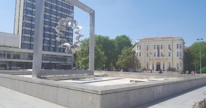 Подсилват Партийния дом срещу земетръс