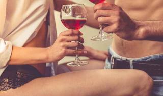 Алкохолът и сексът... Наистина ли пияната жена е „богиня в кревата