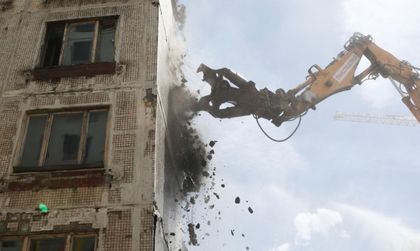 Путин подписа за събаряне на 4000 стари блока в Москва