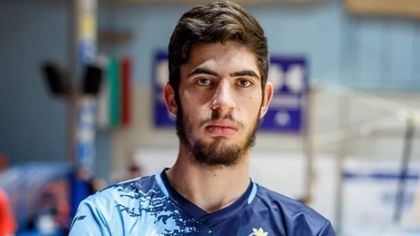 Николай Колев започва да играе волейбол едва на 16 години, преди това е тренирал водна топка