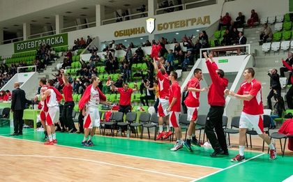 Лукойл триумфира в Естония с нова драма в края