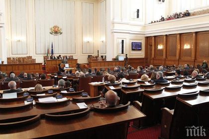 Отложиха спешните мерки в Закона за пътищата, липсва доклад