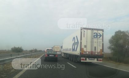 Пътуването от Пловдив към Пазарджик е кошмарно, опашките са километрични ВИДЕО