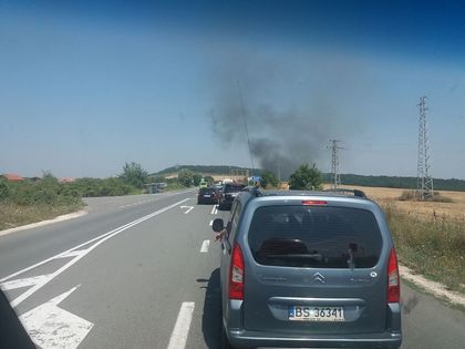 Шофьори в капан на пътя Бяла - Варна, питат: Някой знае ли какво се случва? (СНИМКИ)