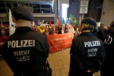 Разследват десни екстремисти след нападение в Дортмунд