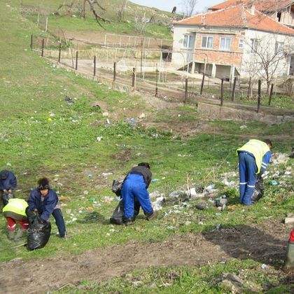 Благоевград: В село Брежани се провежда инициатива за почистване на населеното място