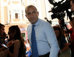 Радев е взел 132 хил. лв. при пенсионирането си от ВВС