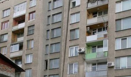 Самоубийство в Пловдив! Мъж скочи от 7-ия етаж на жилищен блок!