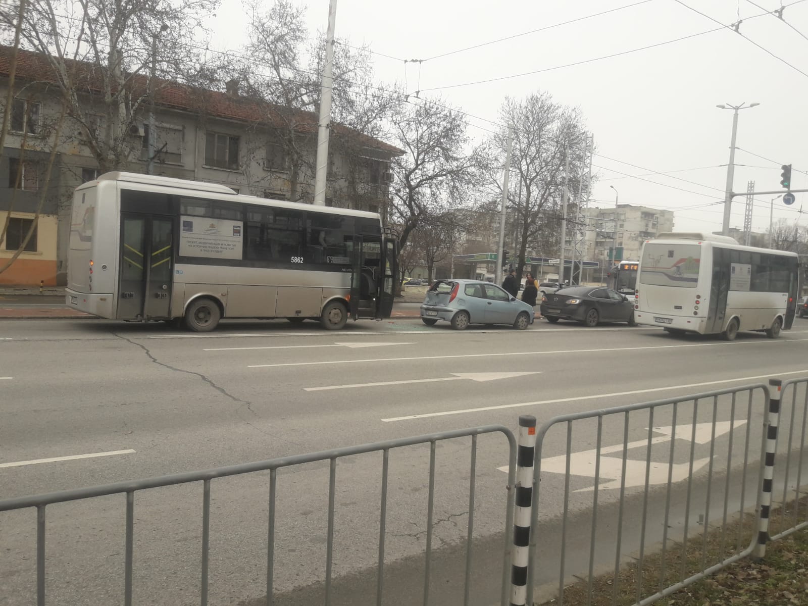 Автобус се заби във Фиат на пловдивското Цариградско шосе*