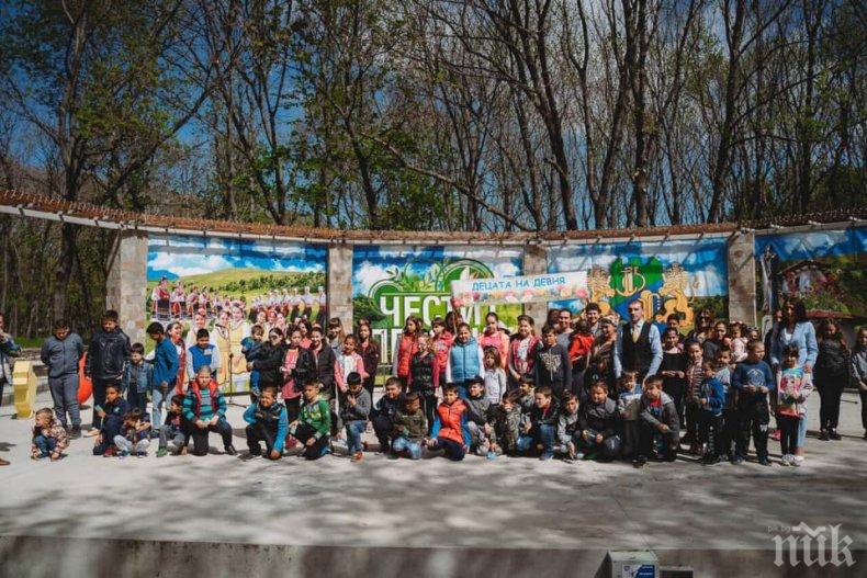В Девня празнуваха Великден с общоградско тържество (СНИМКИ)