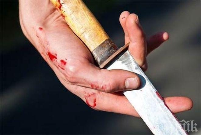 ПОСРЕД БЯЛ ДЕН: Мъж прободе с нож свой познат на кръстовище в Пазарджик