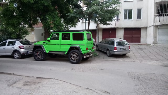 Мерцедес за половин милион кацна на пловдивска уличка