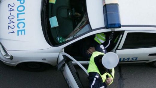 Петима полицаи и журналист ранени след мелето в Ловеч