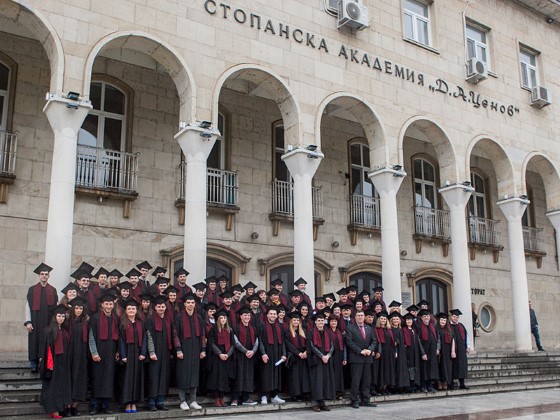 Велико Търново: Два випуска финансисти на Стопанската академия в Свищов се срещнаха за да отпразнуват годишнини от дипломирането си