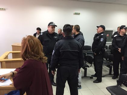 Пловдивският съд не пожали нападателите на екип на Нова, остави ги зад решетките