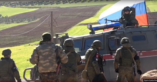 АА: Преди визитата на Ердоган в Москва: Заснети са „общи патрули” на руснаци и сирийски корди в района на Манбидж