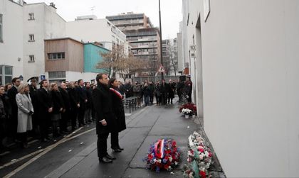 Макрон почете загиналите при атентатите от януари 2015-та