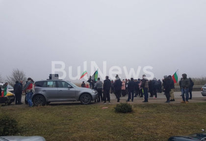 Скандал на барикадата край Враца! По 30 лева трябвало да получат протестиращите, плащачът изчезнал! (СНИМКИ)