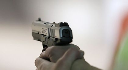 Екшън във Видинско! 31-годишен преби жестоко свой познат, после извади пистолет и стреля