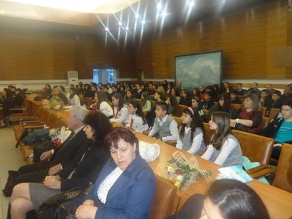 Ученици от Карлово представиха свои произведения, посветени на Апостола