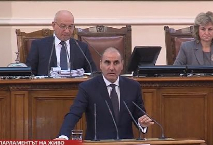 Депутатите подскочиха като ужилени заради заплахата на Нинова, а Цветанов... (СНИМКИ)