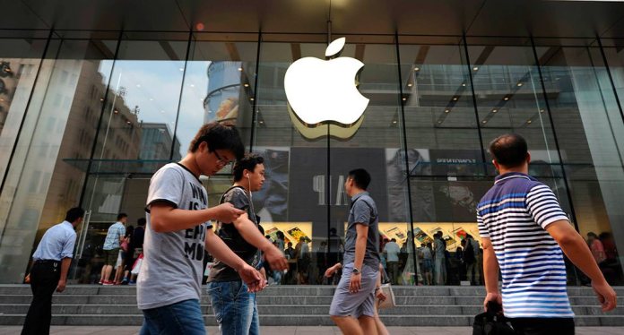 Все повече китайски потребители се отказват от iPhone и купуват местни смартфони
