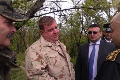 Министрите Маринов и Каракачанов пристигнаха на ГКПП-Кулата, оглеждат границата край р. Струма