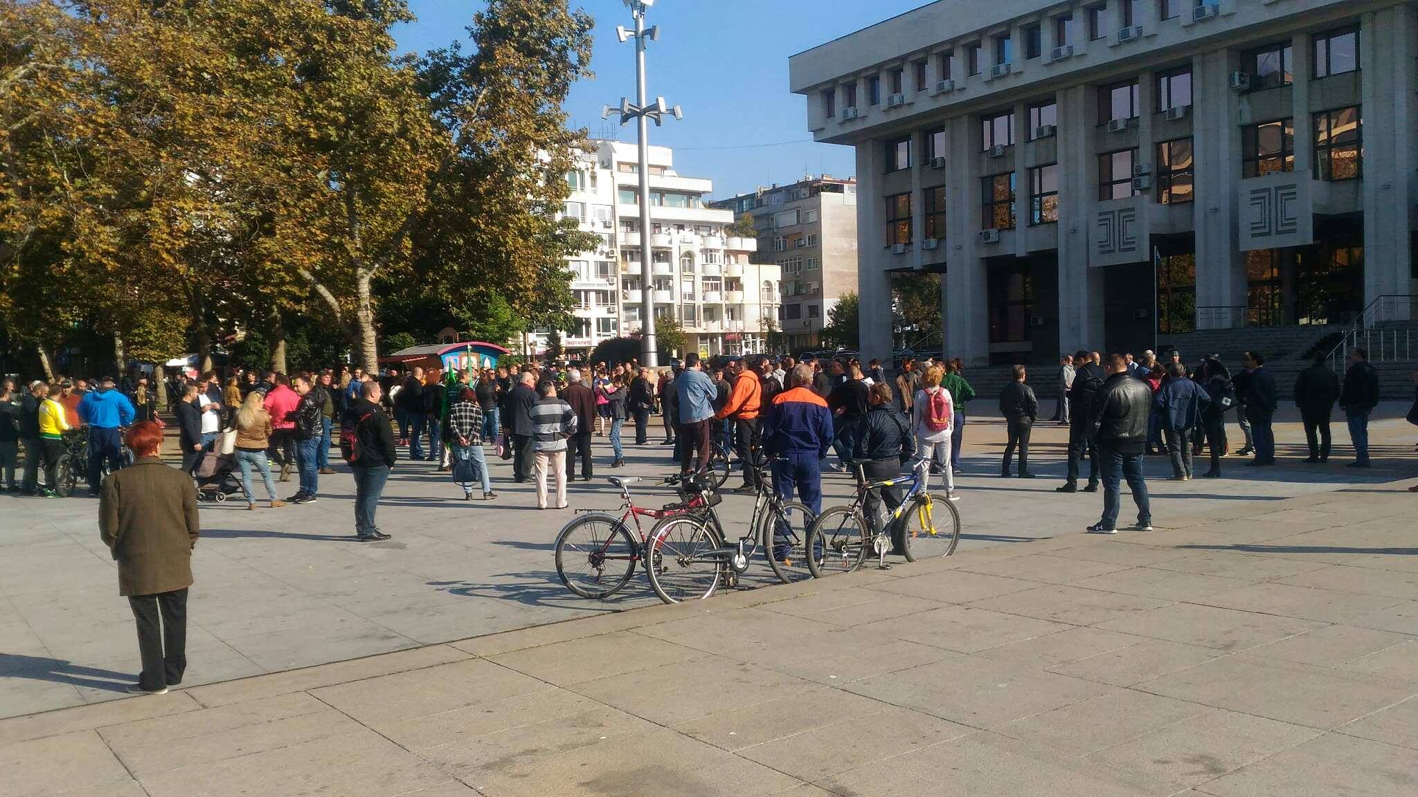 Бургас се вдигна в защита на четиримата граничари от Турция (СНИМКИ)