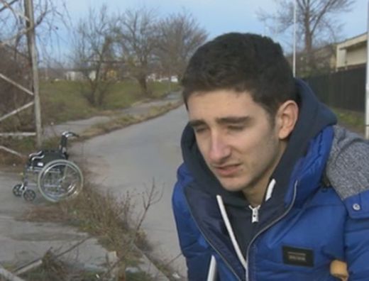 Младеж с ампутиран крак не унива, а иска да сбъдва мечтите си