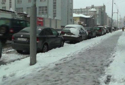 Докато у нас радваме на летни температури, сняг заваля в...