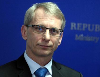 Денков: Нямаме достатъчно лекари за всяко училище