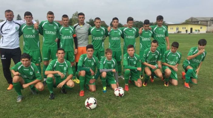 „Рефан“ зарадва малчуганите на ФК „Хебър“ с нови екипи