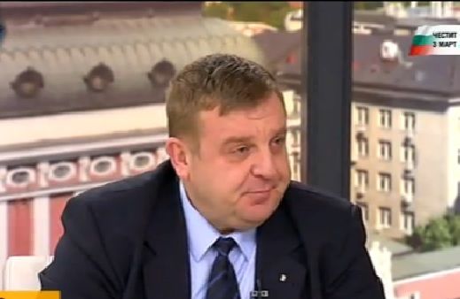 Каракачанов алармира: Има опасност бежанците на гръцко-македонската граница да тръгнат към България