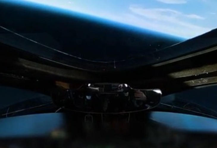 Туристическият космически кораб на Ричард Брансън докосна космоса