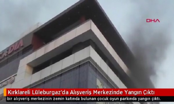 Пожар в турски мол, няма данни за пострадали българи