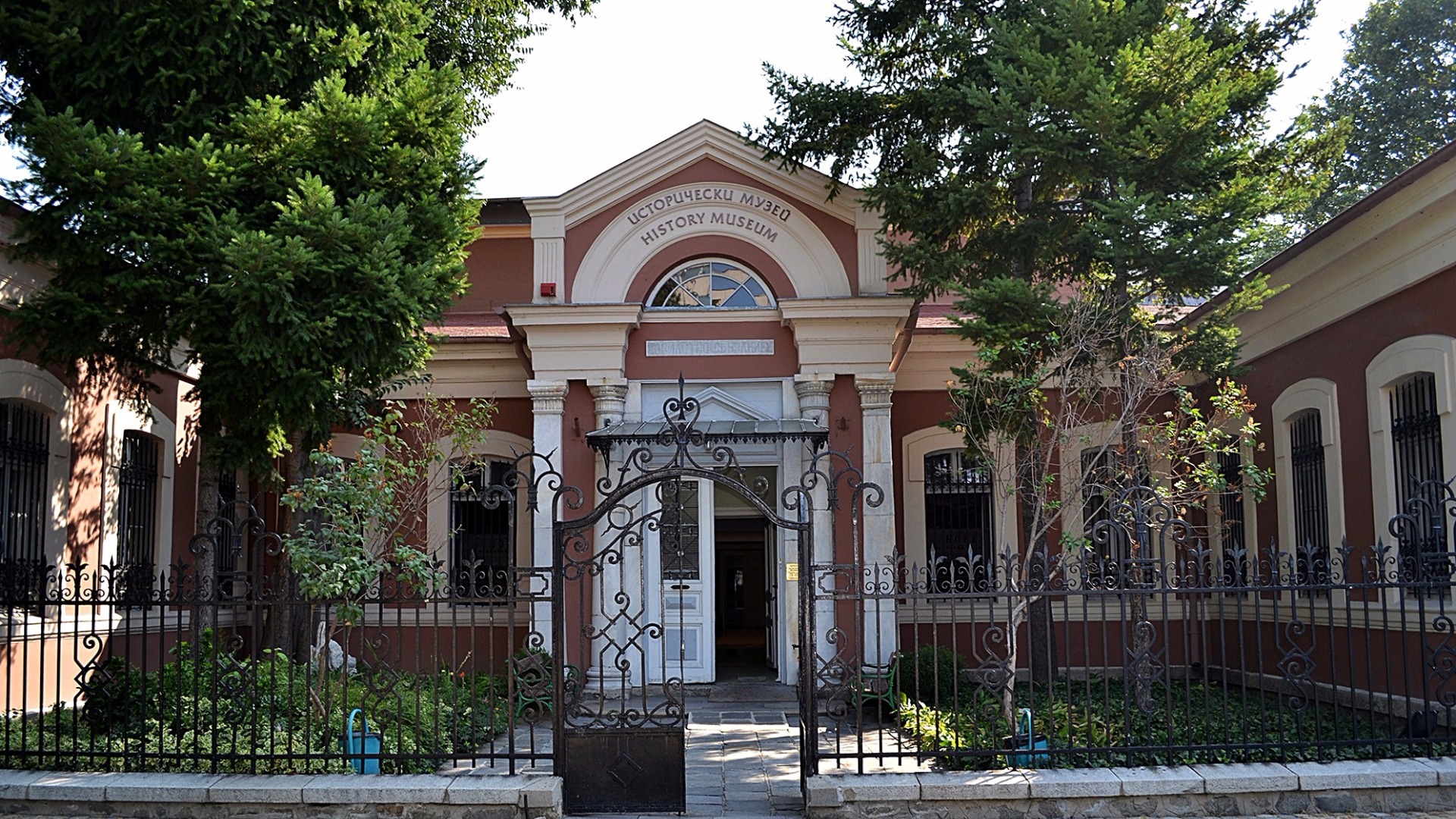 Представят новата стихосбирка на Хованес Микаелян