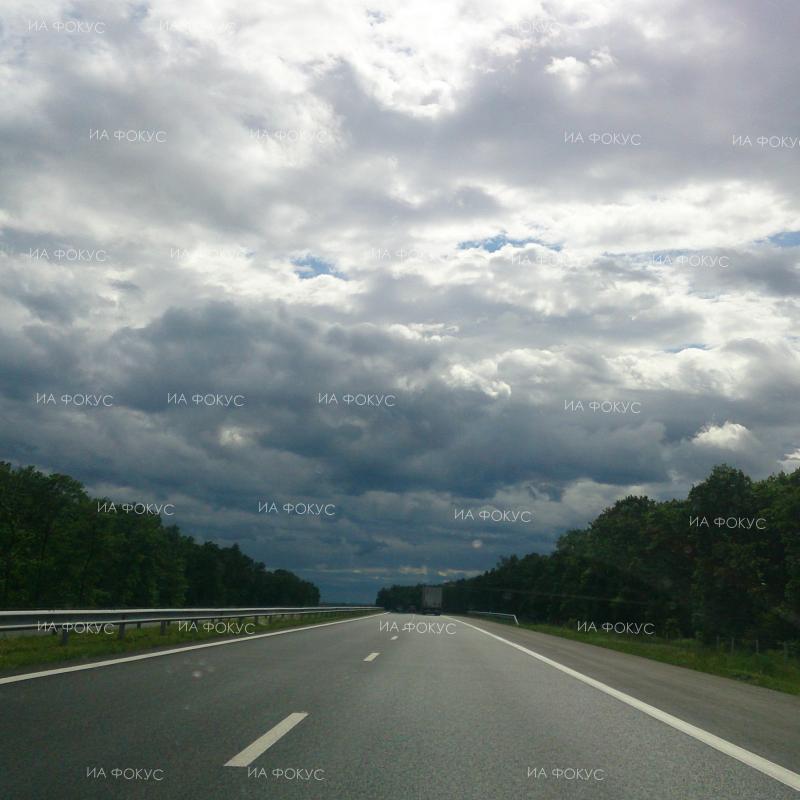 АПИ: Възстановено е движението в изпреварващата лента от км 52 до км 53 в посока София на АМ „Тракия“
